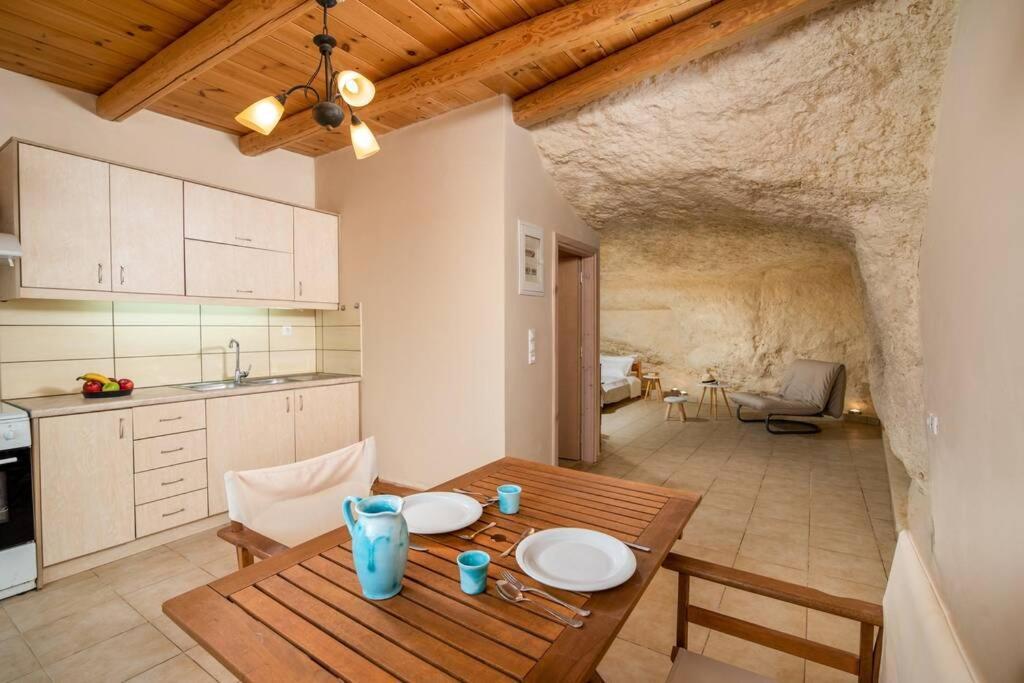 Nostos Cave Seaview Apartment Матала Екстер'єр фото
